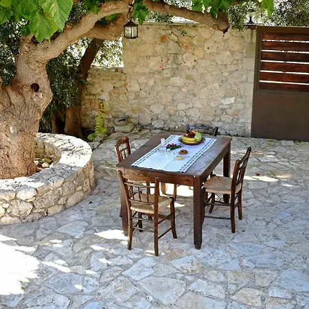 Mulberry In Armenoi, Chania Holiday home *